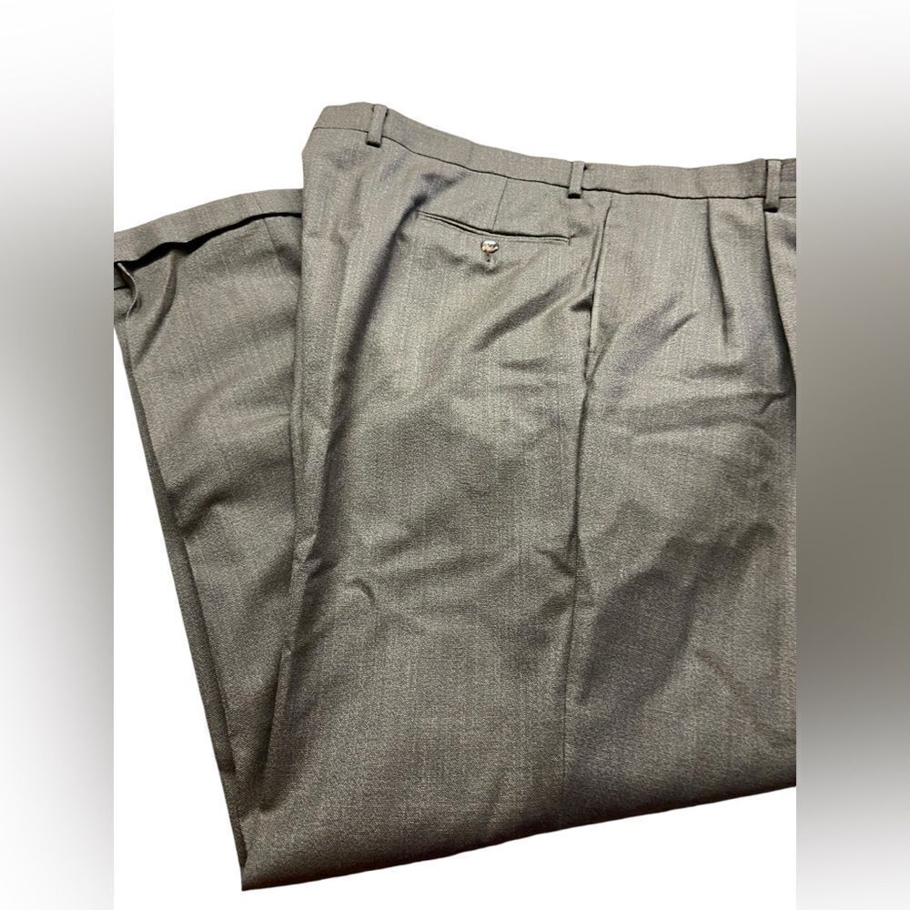Jos A Bank size 42 x 32 executive collection pleated dress pants with cuffs